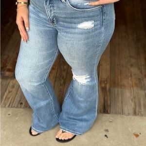 RISEN Distressed Jeans